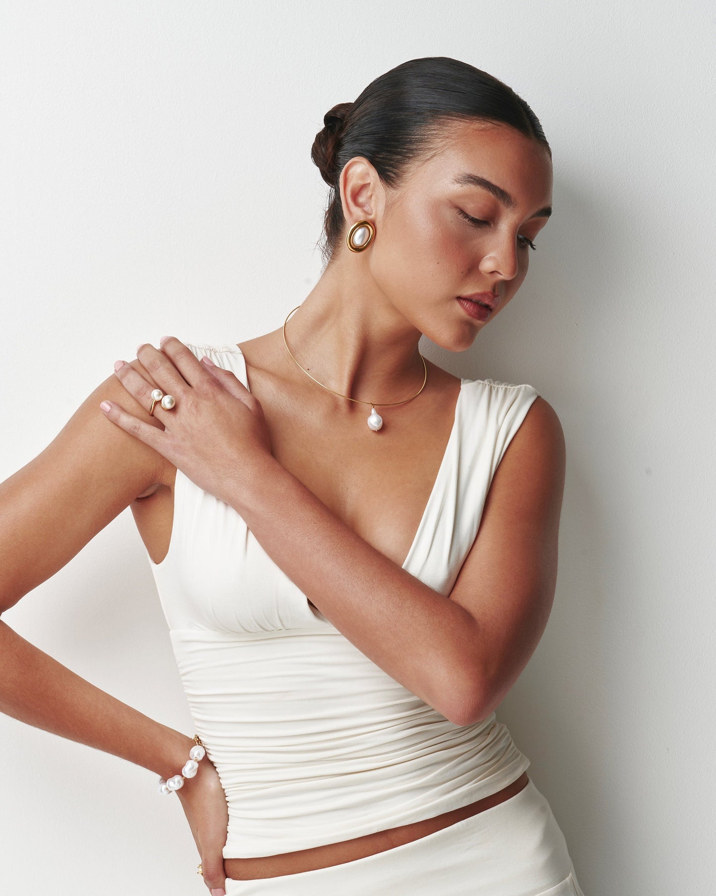 Oval Pearl Earrings