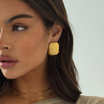 Ribbed Earrings Gold