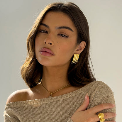 Long Ribbed Earrings Gold