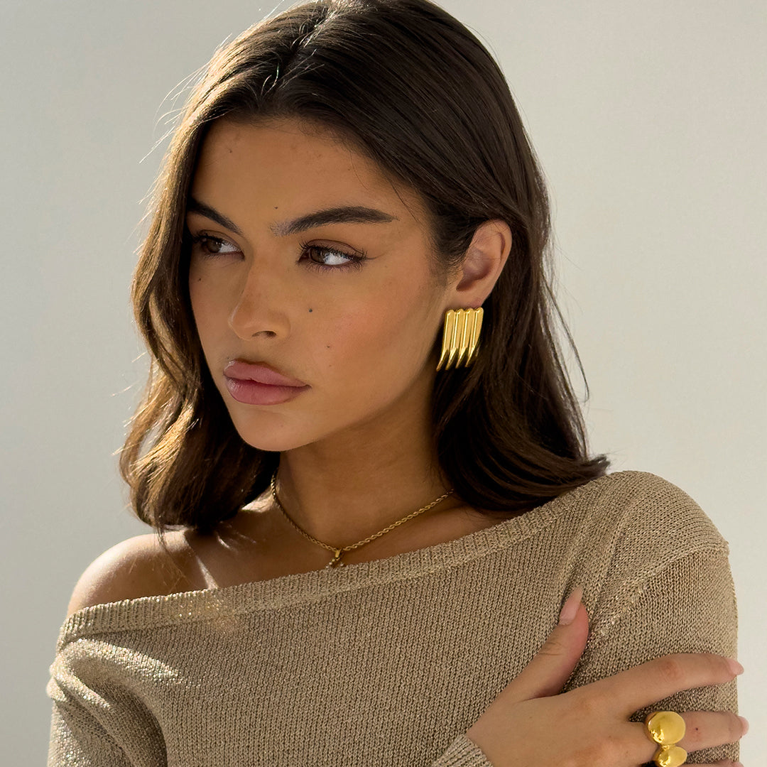 Long Ribbed Earrings Gold