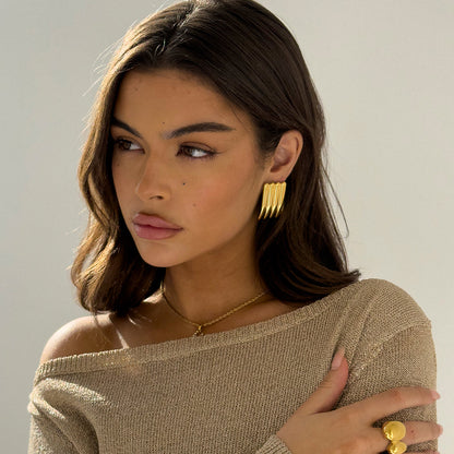 Long Ribbed Earrings Gold