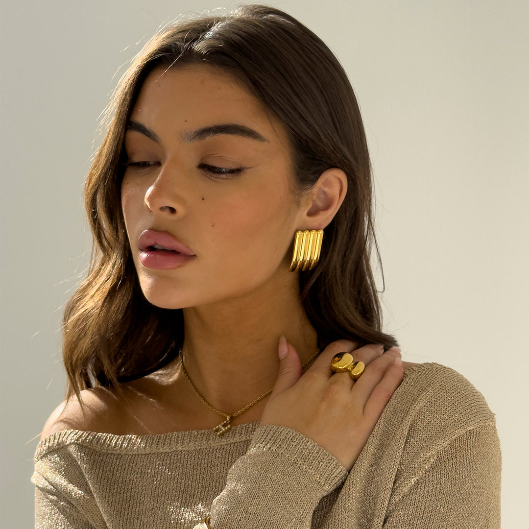 Long Ribbed Earrings Gold