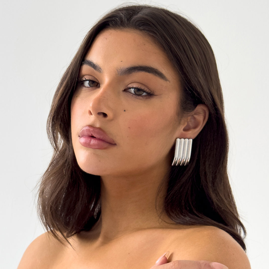 Long Ribbed Earrings Silver