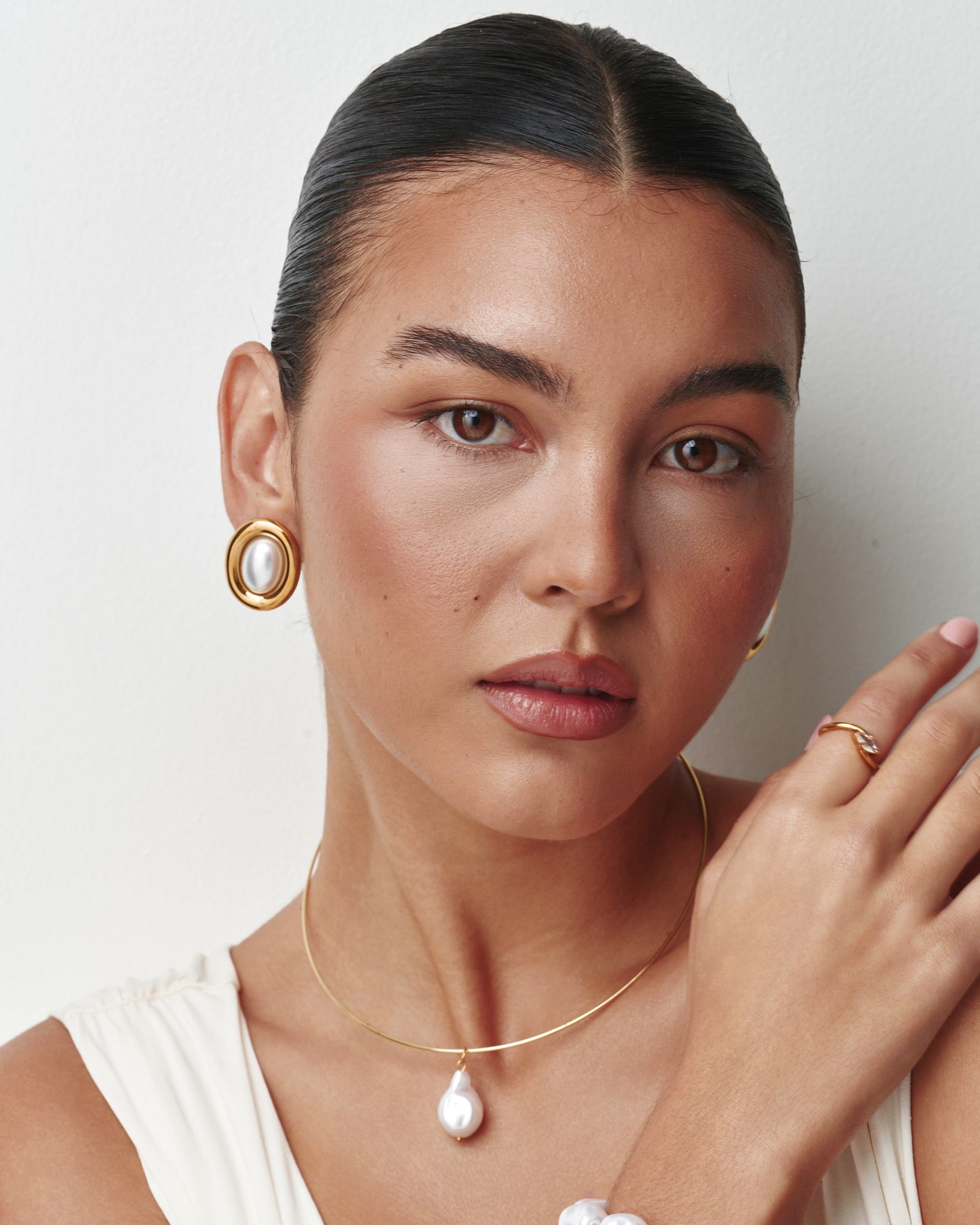 Oval Pearl Earrings
