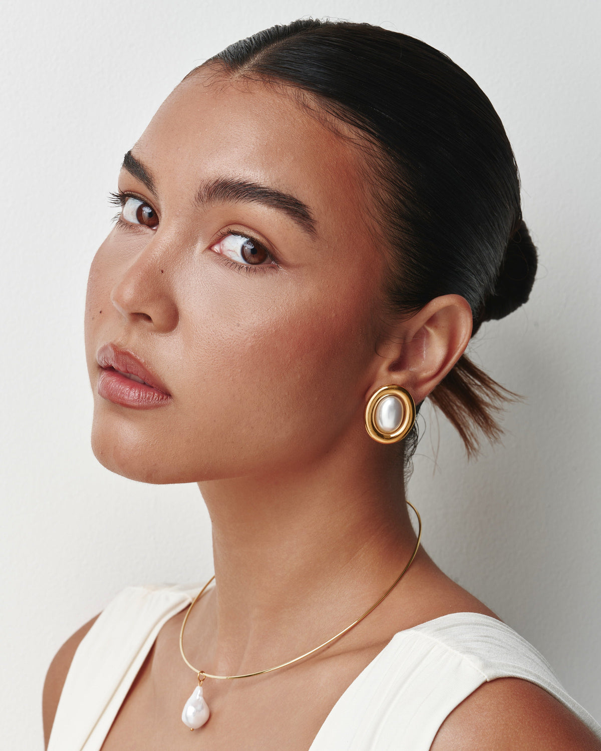 Oval Pearl Earrings