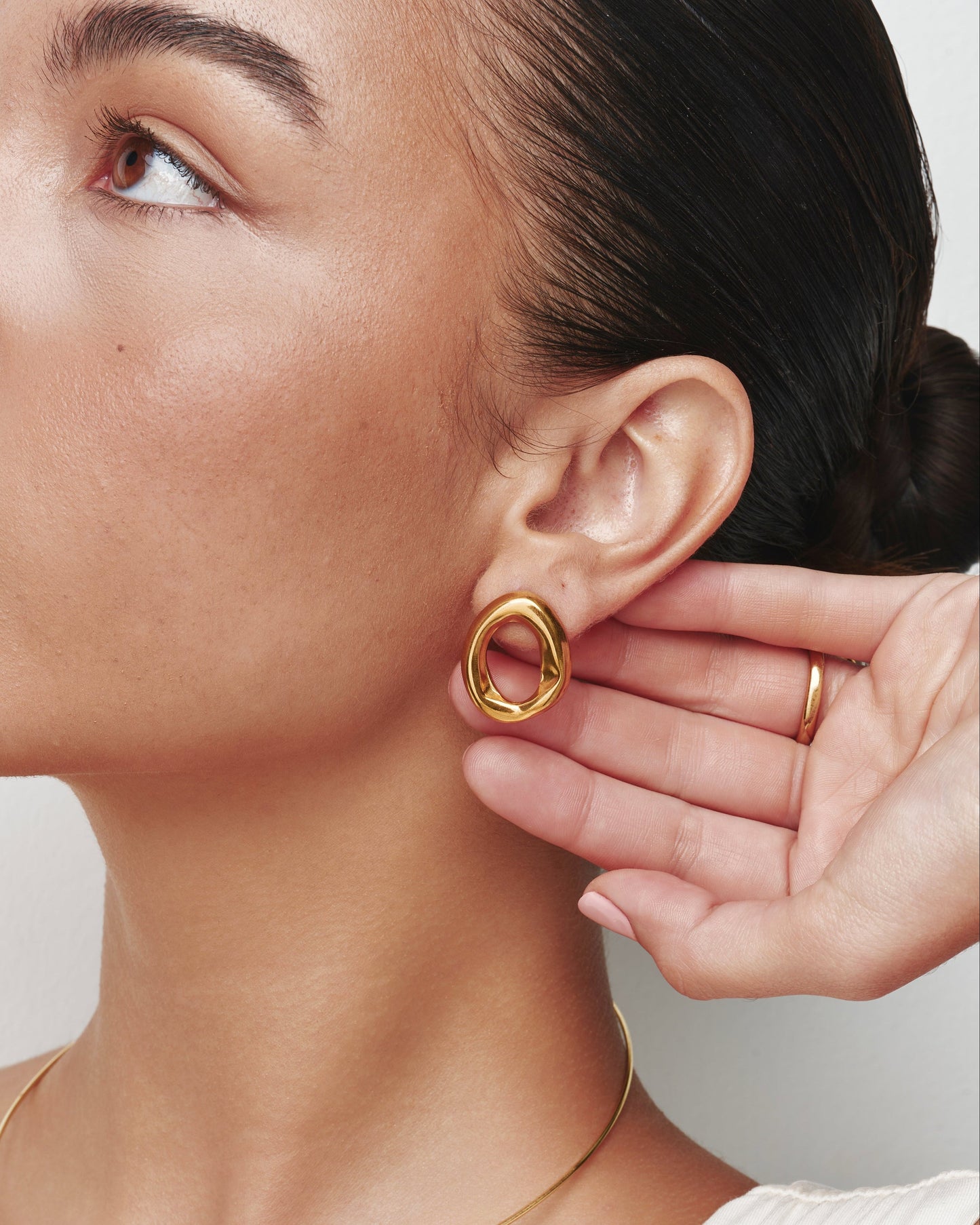 Mini Open Oval Earrings Gold